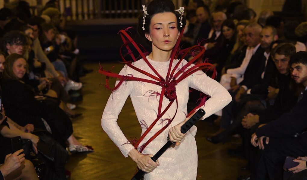 Eddie Corps Haute couture : LE HUITIÈME ART Paris Fashion Week Haute Couture Week