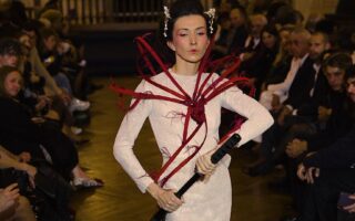Eddie Corps Haute couture : LE HUITIÈME ART Paris Fashion Week Haute Couture Week