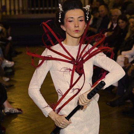 Eddie Corps Haute couture : LE HUITIÈME ART Paris Fashion Week Haute Couture Week